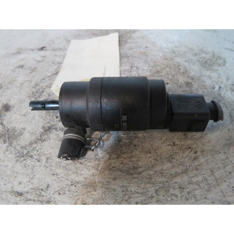 Pompe lave glace avant MERCEDES CLASSE E 210 Photo n°1