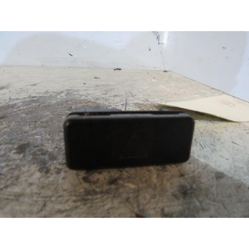 Bouton de warning BMW SERIE 5 E39 Photo n°1