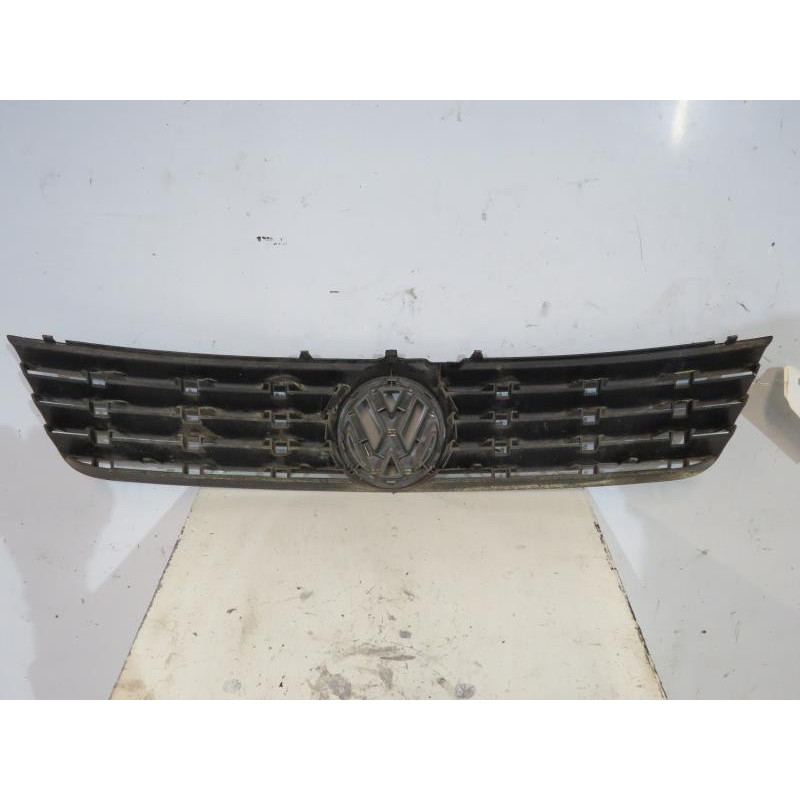 Calandre VOLKSWAGEN PASSAT 4 Photo n°1
