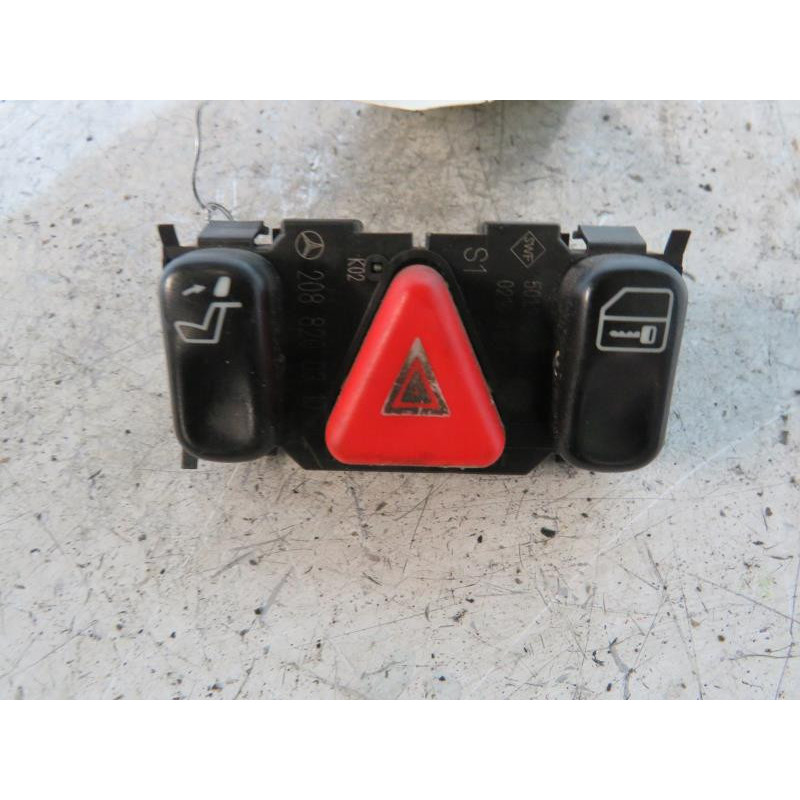 Bouton de warning MERCEDES CLASSE E 210 Photo n°1