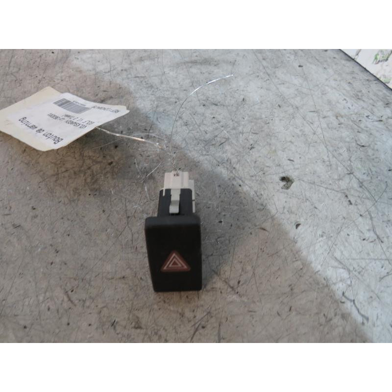 Bouton de warning VOLKSWAGEN GOLF 6 Photo n°1