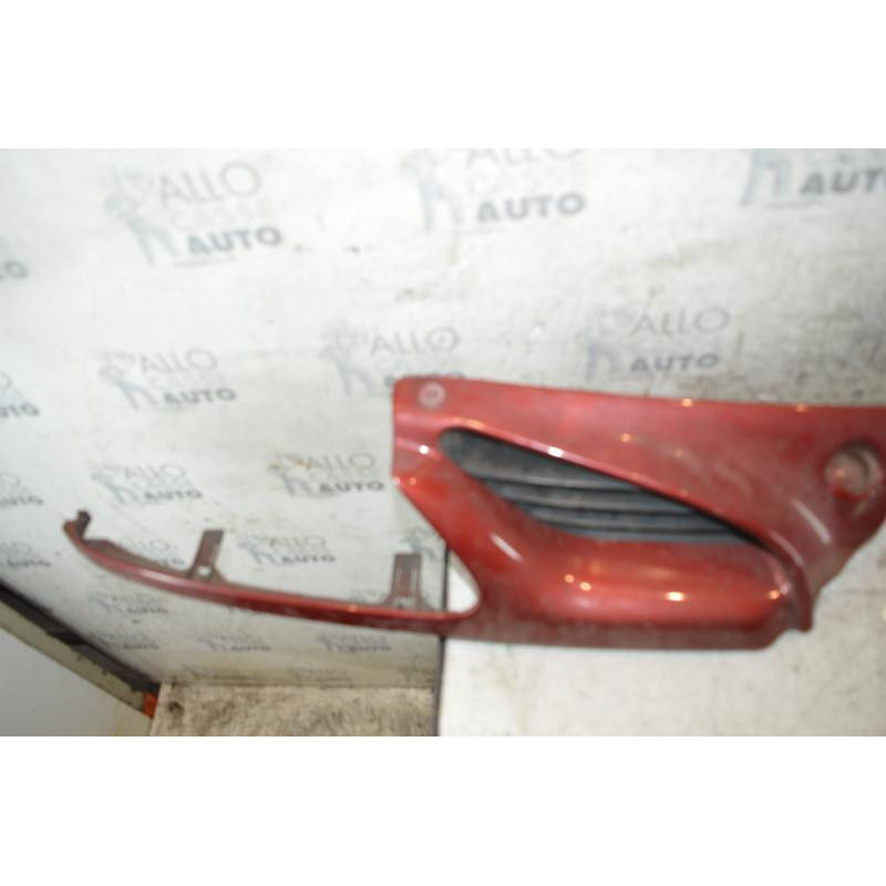 Calandre droite RENAULT MEGANE 1 Photo n°1