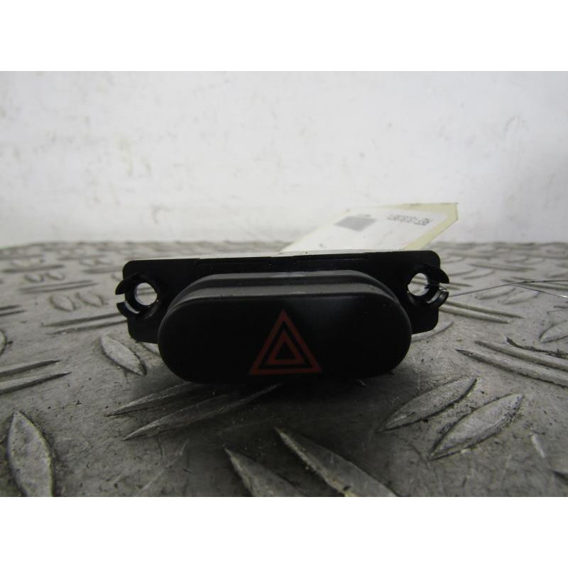 Bouton de warning HYUNDAI I 10 1 Photo n°1