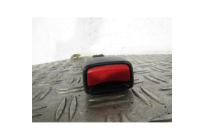 Attache ceinture arriere droit MAZDA 323 6 Photo n°2