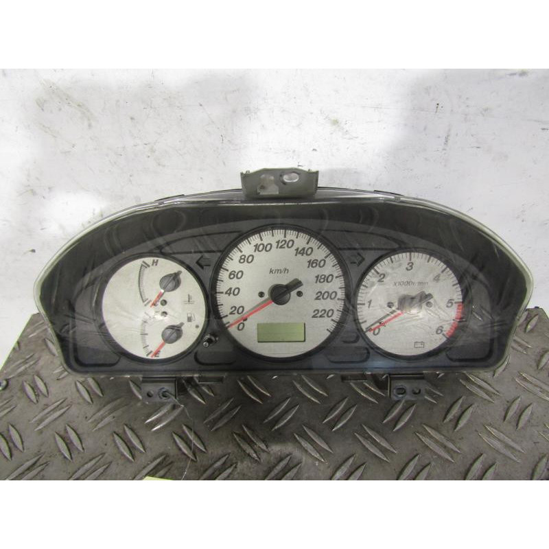 Compteur MAZDA 323 6 Photo n°1