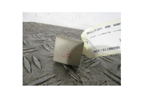 Bouton de warning PEUGEOT 508 1 Photo n°1