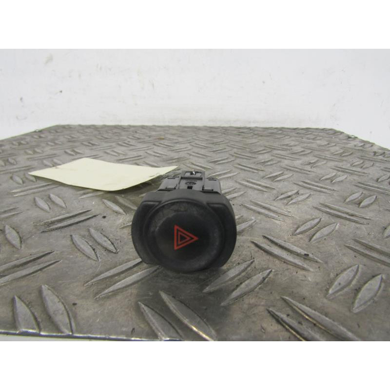 Bouton de warning DACIA DUSTER 1 Photo n°1