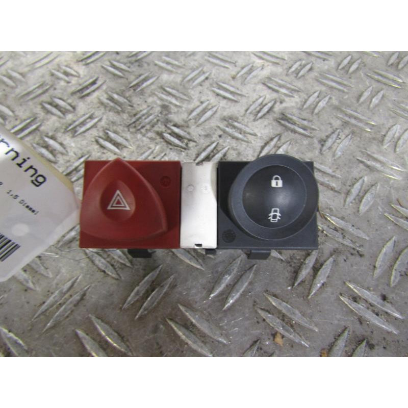 Bouton de warning RENAULT MEGANE 2 Photo n°1