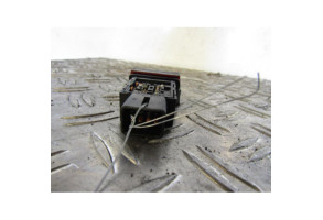 Bouton de warning KIA CERATO Photo n°1