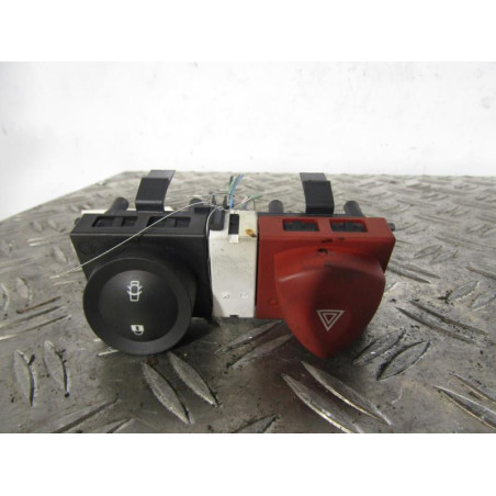 Bouton de warning RENAULT MEGANE 2