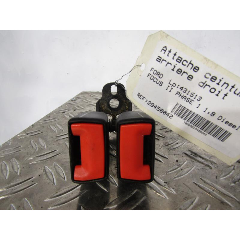 Attache ceinture arriere droit FORD FOCUS 2 Photo n°1