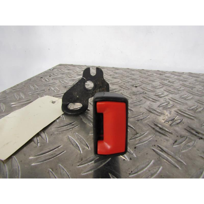 Attache ceinture arriere gauche FORD FOCUS 2 Photo n°1
