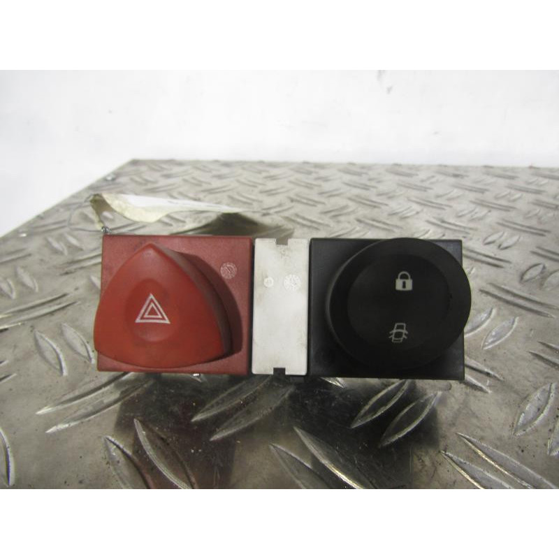 Bouton de warning RENAULT MEGANE 2 Photo n°1