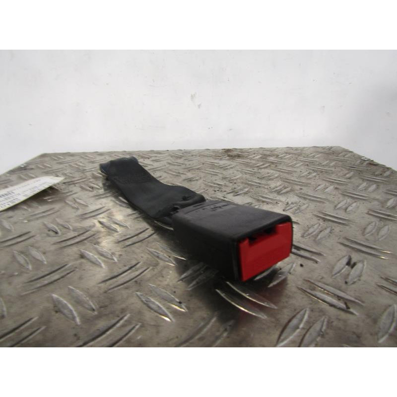 Attache ceinture arriere gauche PEUGEOT 306 Photo n°1