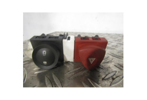 Bouton de warning RENAULT MEGANE 2 Photo n°1