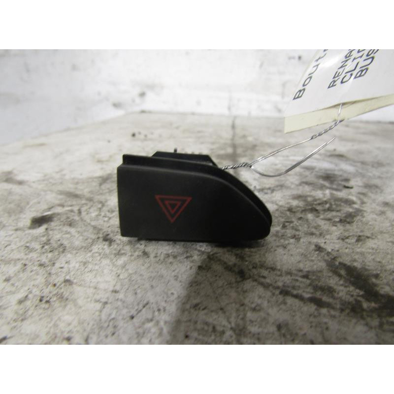 Bouton de warning RENAULT CLIO 4 Photo n°1