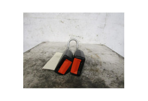 Attache ceinture arriere droit VOLKSWAGEN GOLF 3 Photo n°1