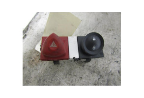 Bouton de warning RENAULT MEGANE 2 Photo n°1