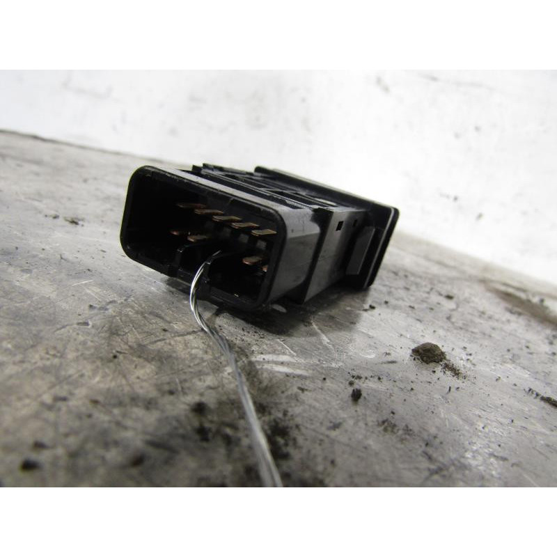 Bouton de warning TOYOTA AVENSIS 2 Photo n°1