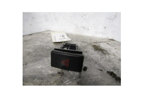 Bouton de warning TOYOTA AVENSIS 2 Photo n°2