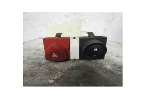 Bouton de warning RENAULT MEGANE 2 Photo n°1