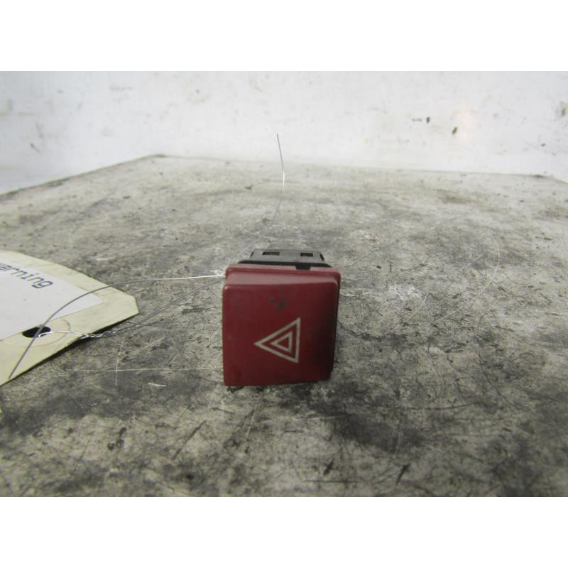 Bouton de warning PEUGEOT 206+ Photo n°1