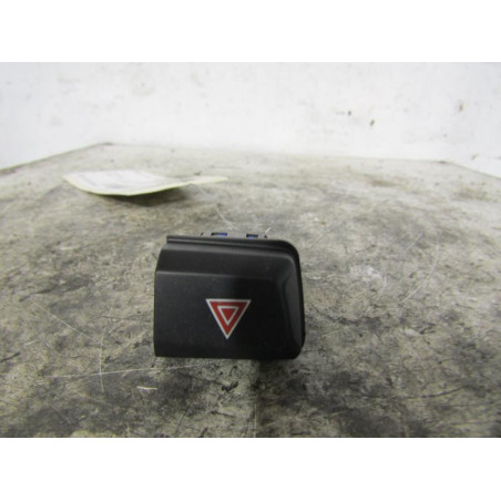 Bouton de warning PEUGEOT 208 1