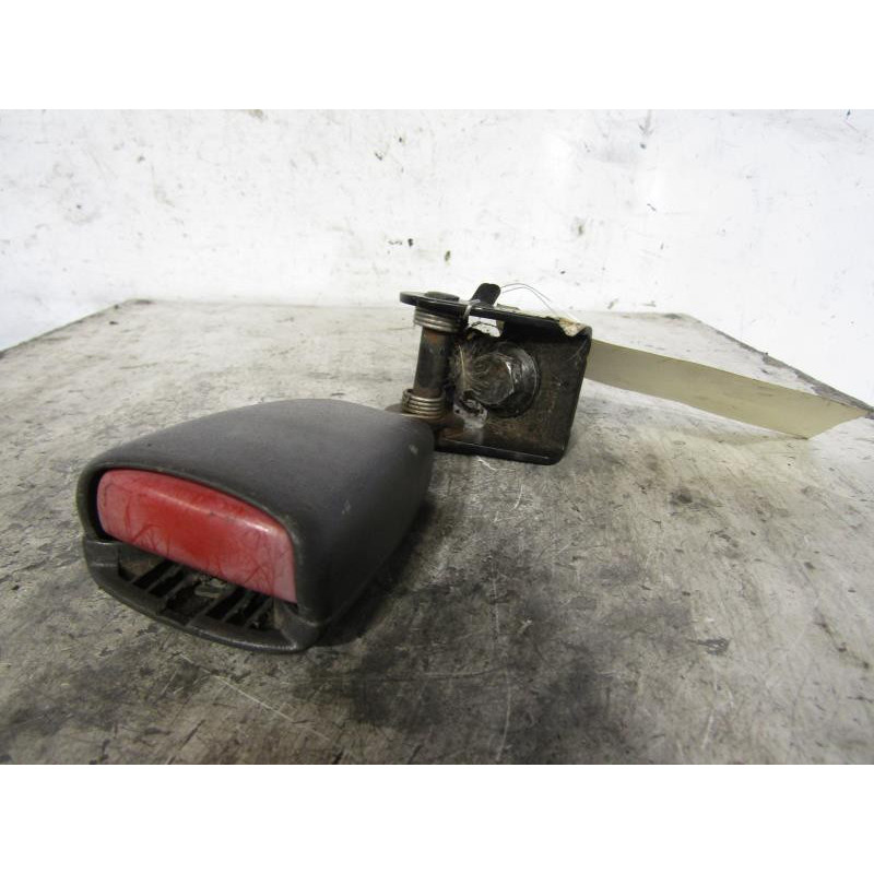 Attache ceinture arriere gauche VOLVO S 80 1 Photo n°1