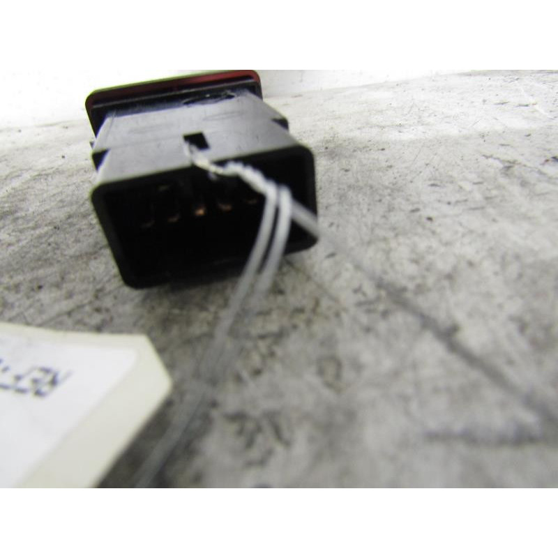 Bouton de warning HYUNDAI TRAJET Photo n°1