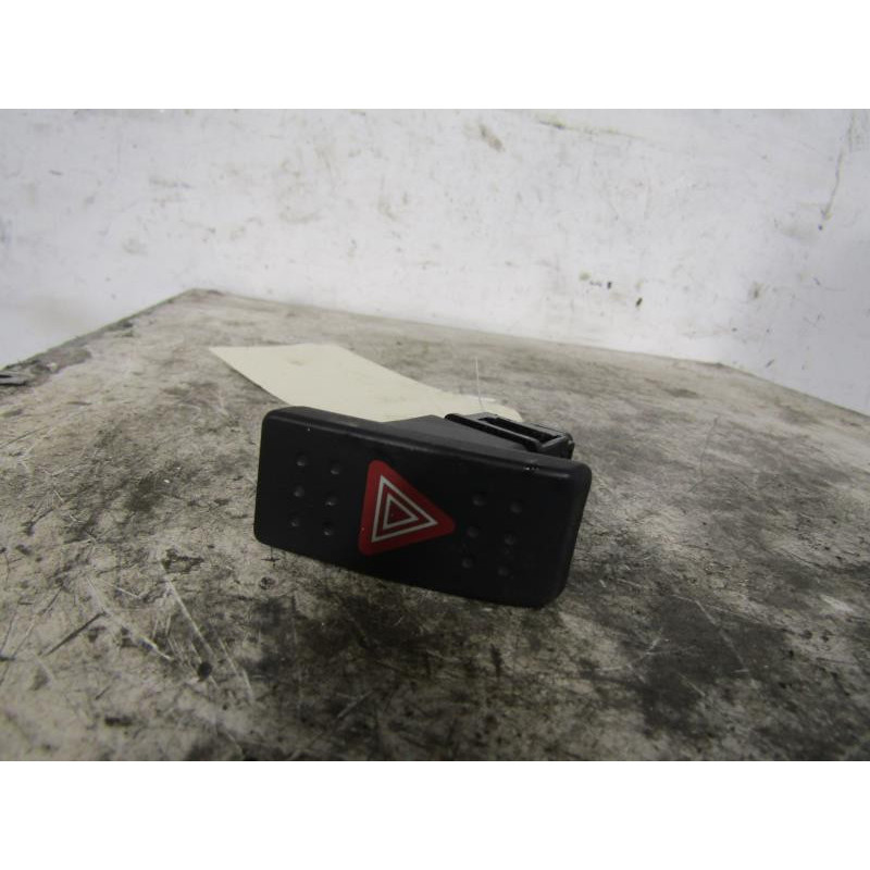 Bouton de warning SUZUKI SWIFT 3 Photo n°1