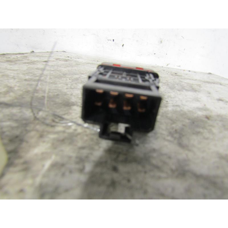 Bouton de warning SUBARU FORESTER 2 Photo n°1