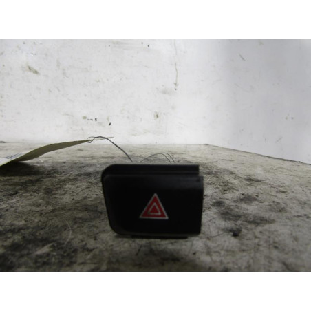 Bouton de warning PEUGEOT 208 1