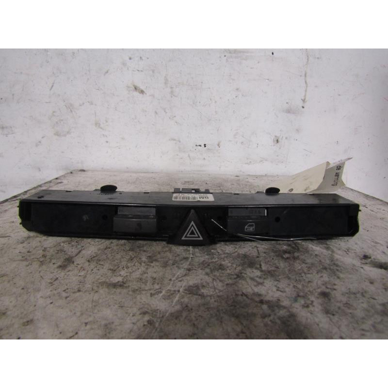 Bouton de warning OPEL ASTRA H Photo n°1