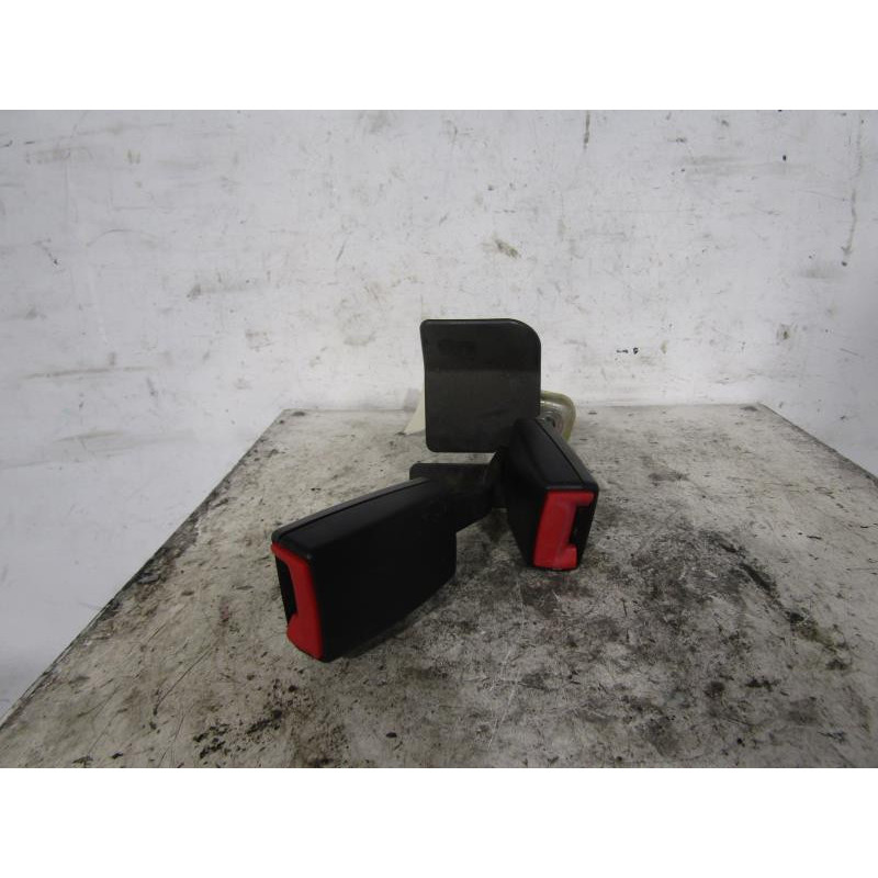 Attache ceinture arriere gauche AUDI A6 2 Photo n°1