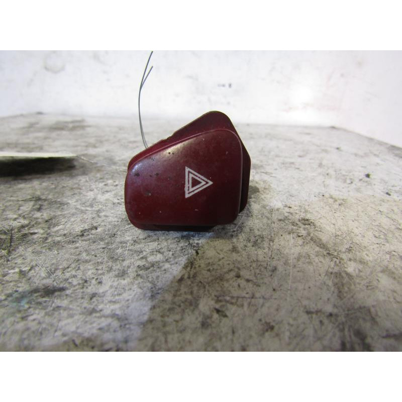 Bouton de warning PEUGEOT 607 Photo n°1