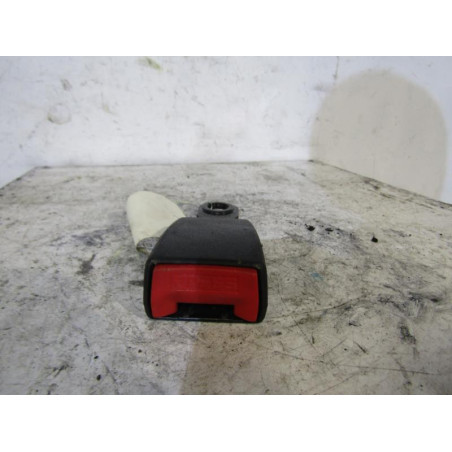 Attache ceinture arriere gauche CITROEN C2