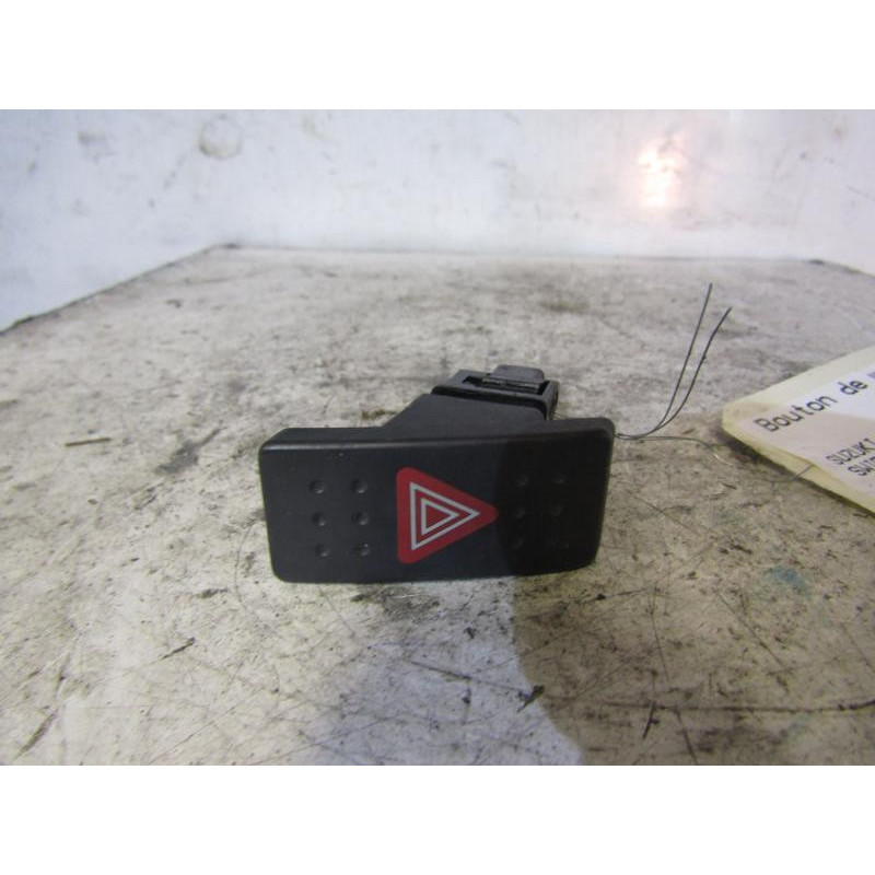 Bouton de warning SUZUKI SWIFT 3 Photo n°1
