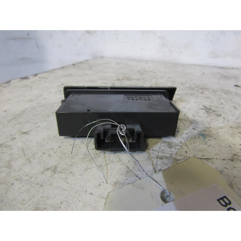 Bouton de warning TOYOTA PRIUS 2 Photo n°1