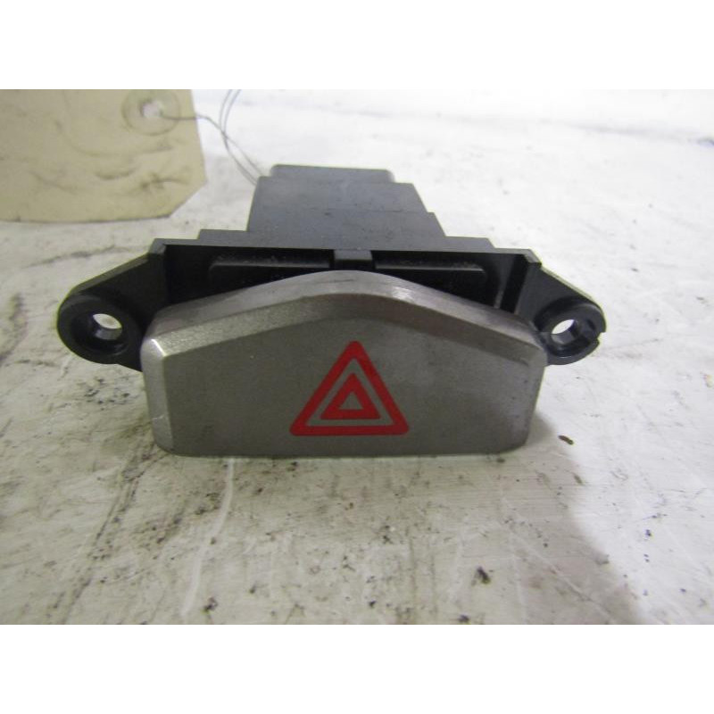 Bouton de warning KIA CARENS 2 Photo n°1