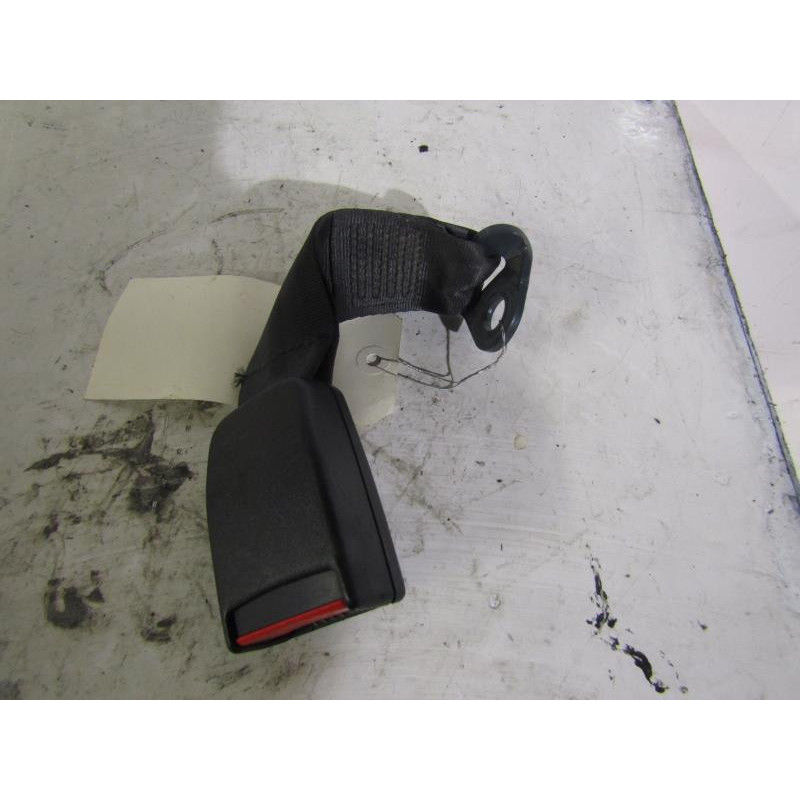 Attache ceinture arriere gauche PEUGEOT 206 Photo n°1