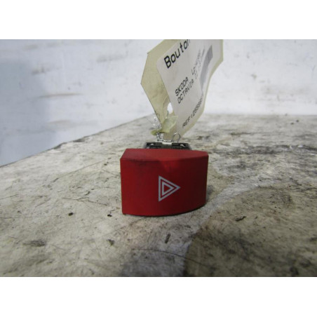 Bouton de warning SKODA OCTAVIA 2