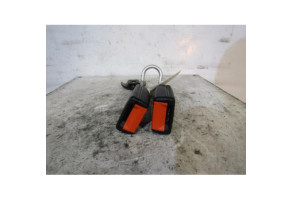 Attache ceinture arriere droit VOLKSWAGEN GOLF 3 Photo n°1