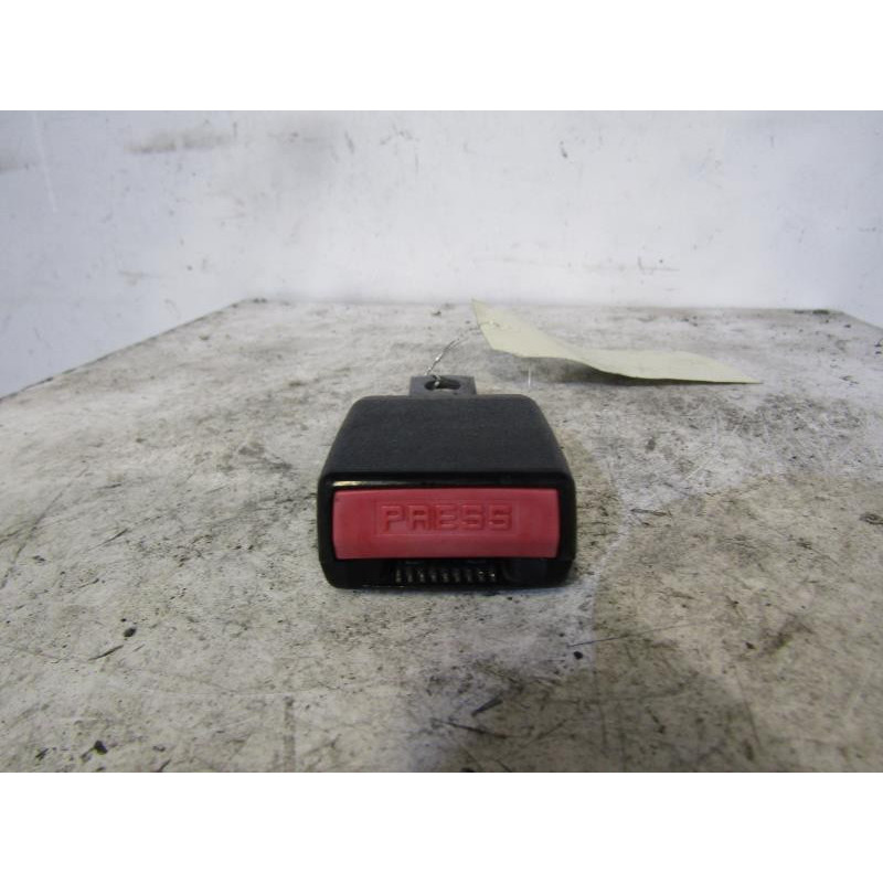 Attache ceinture arriere droit PEUGEOT 1007 Photo n°1