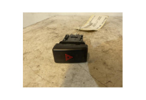 Bouton de warning MAZDA 3 1 Photo n°1