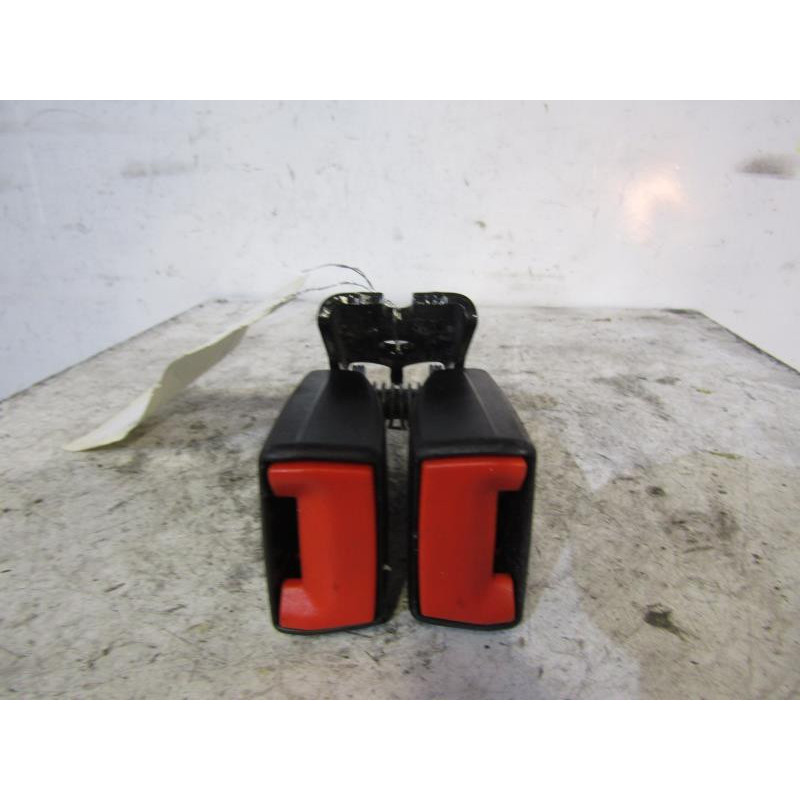 Attache ceinture arriere droit FORD FIESTA 6 Photo n°1