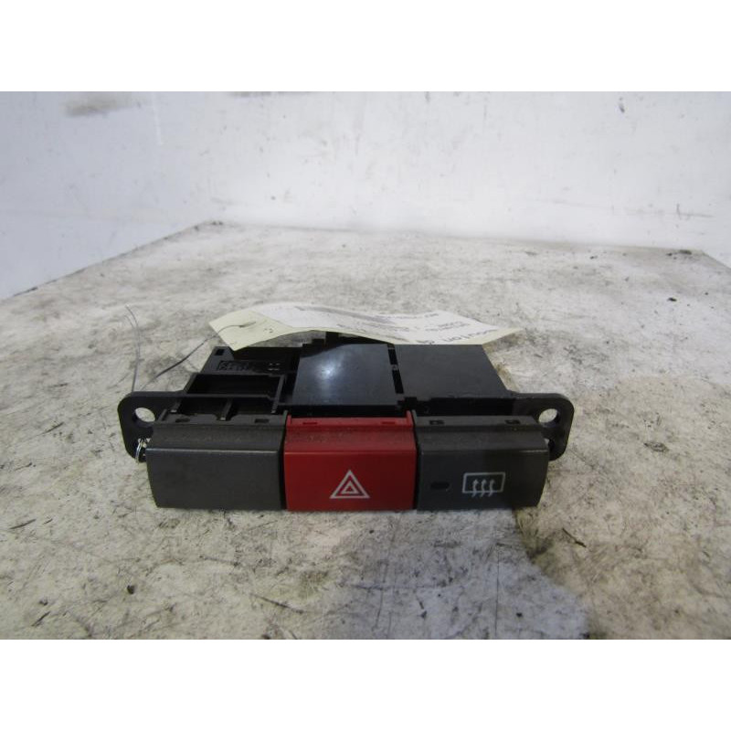 Bouton de warning DAIHATSU CUORE 3 Photo n°1