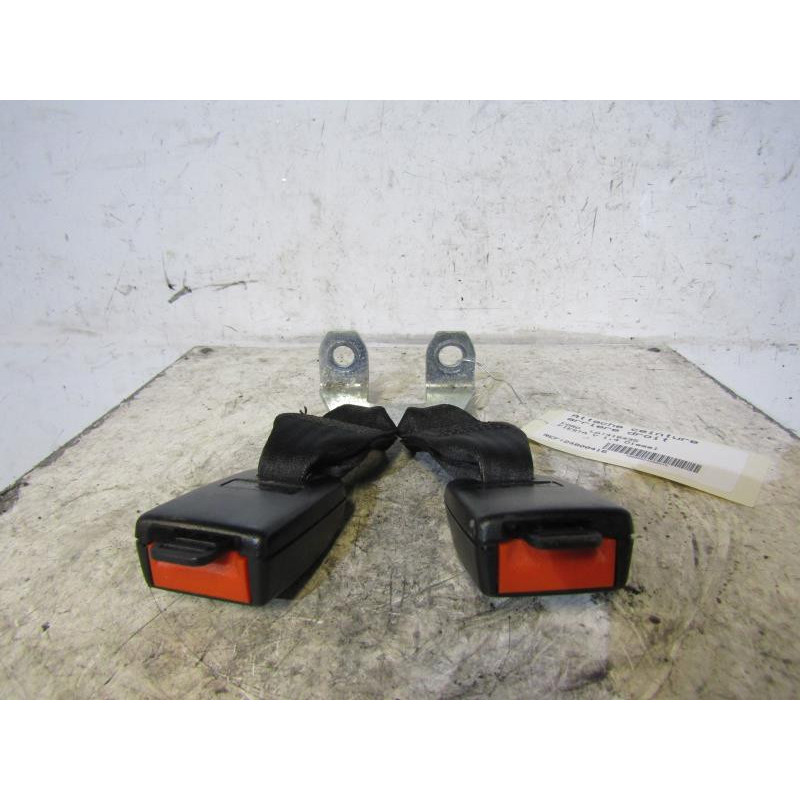 Attache ceinture arriere droit FORD FIESTA 5 Photo n°1