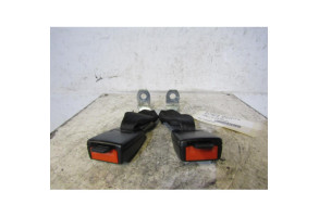 Attache ceinture arriere droit FORD FIESTA 5 Photo n°1