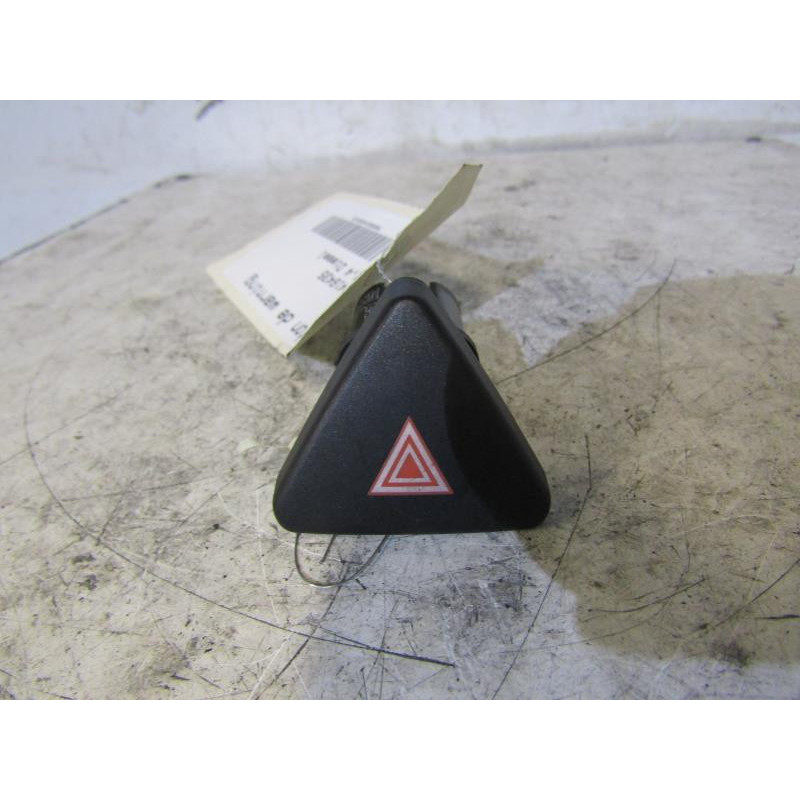 Bouton de warning FORD FIESTA 5 Photo n°1