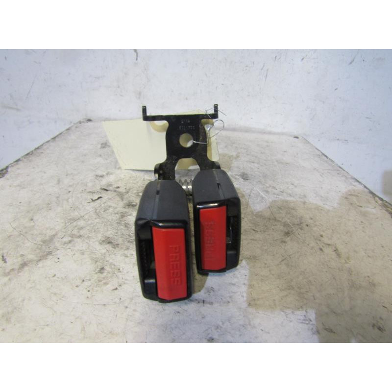 Attache ceinture arriere gauche RENAULT MEGANE 2 Photo n°1